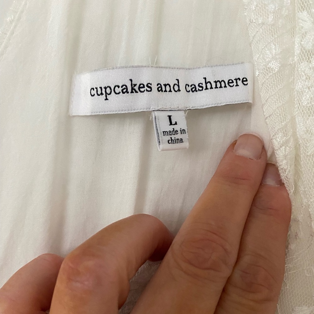 Cupcakes and cashmere white dress. No stains